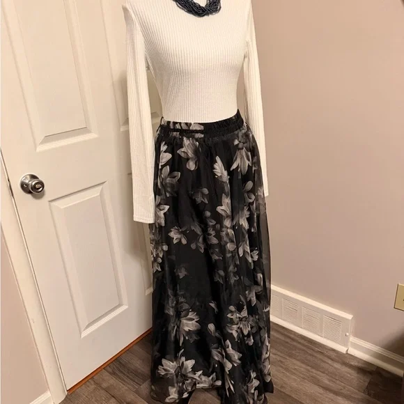 Floral Black and Gray Maxi Skirt - Picture 4 of 6